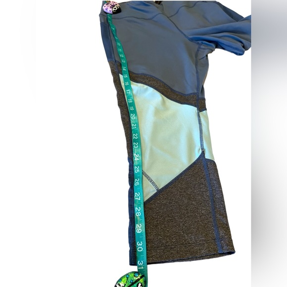 Avia Active Colorblock Performance Capri Leggings Large 12/14 Exercise Pants - Picture 15 of 16